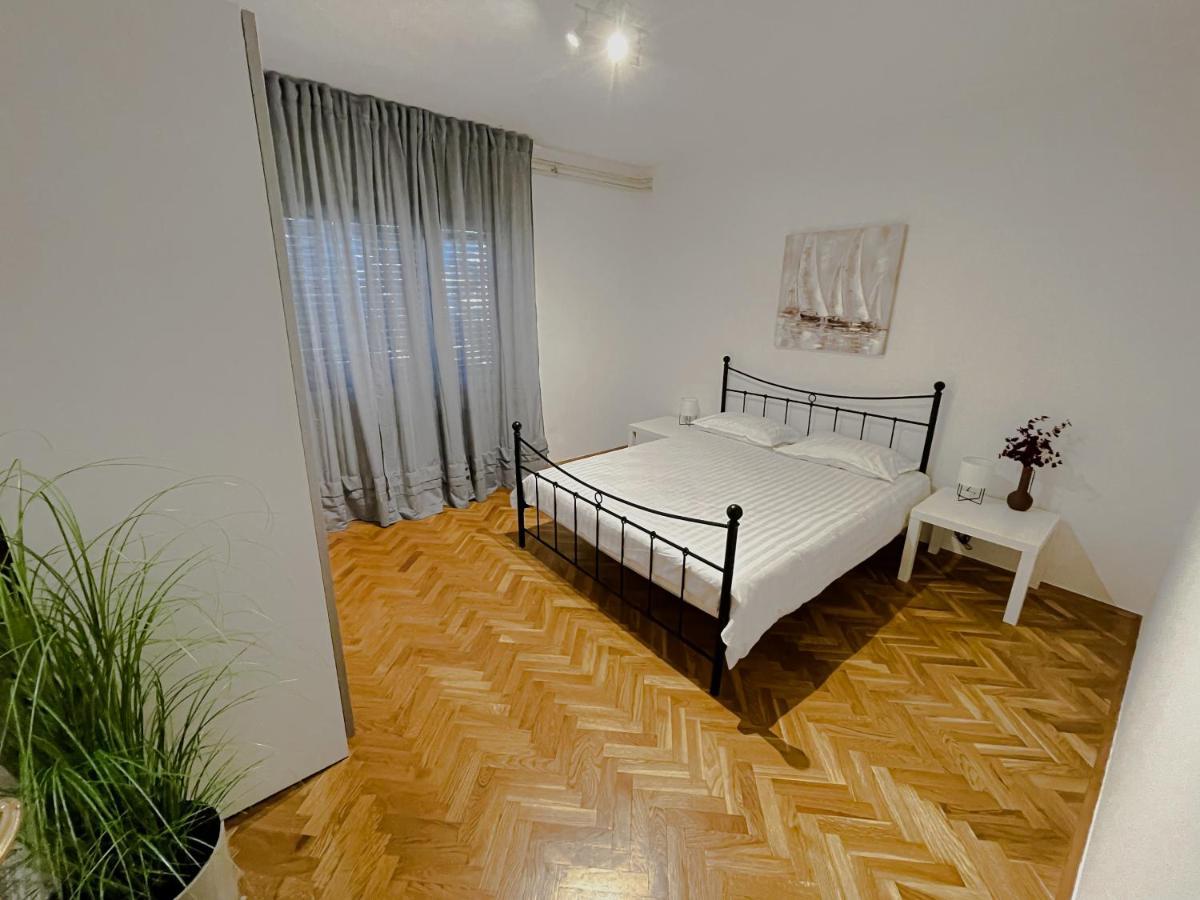 Apartments "M" Pula Extérieur photo