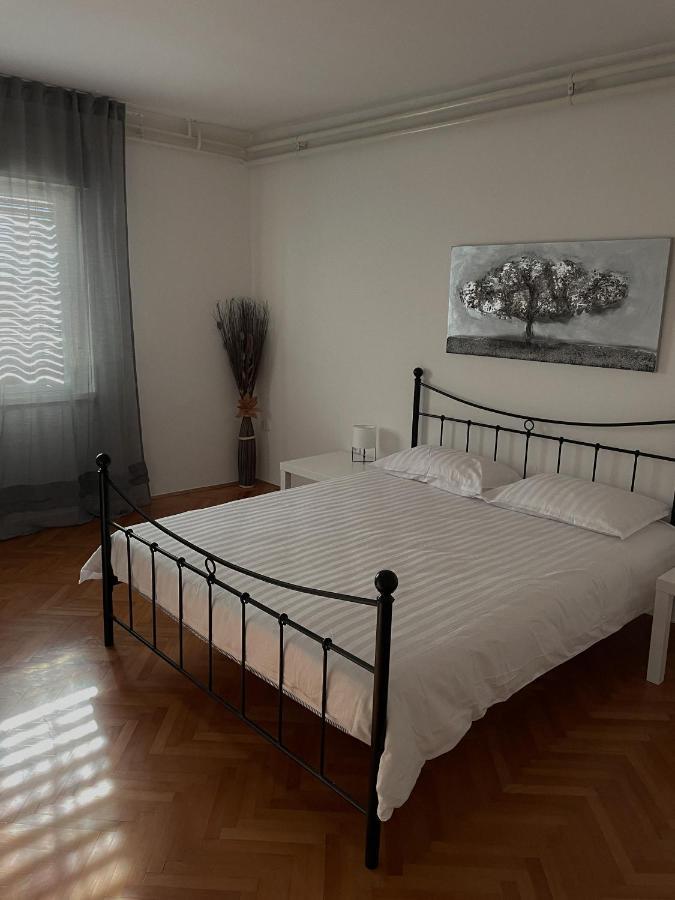 Apartments "M" Pula Extérieur photo