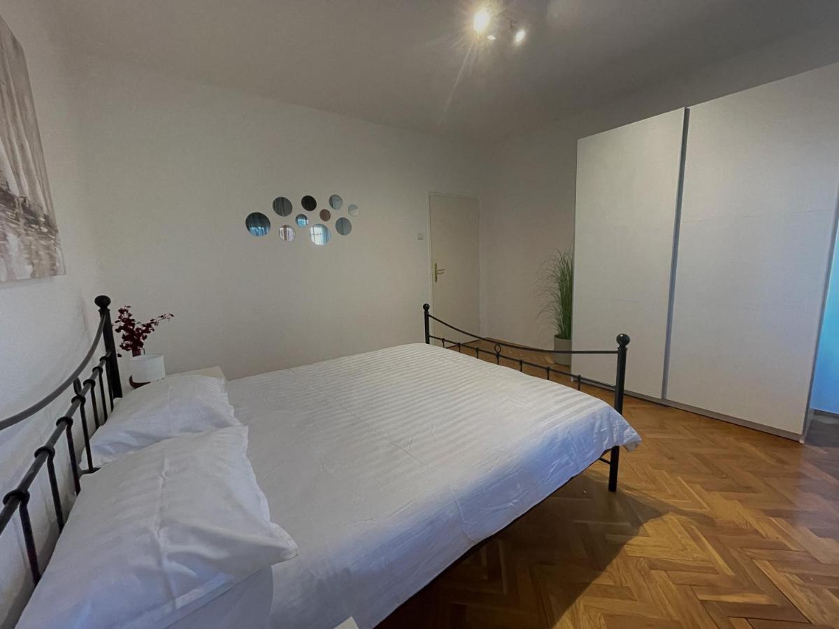 Apartments "M" Pula Extérieur photo